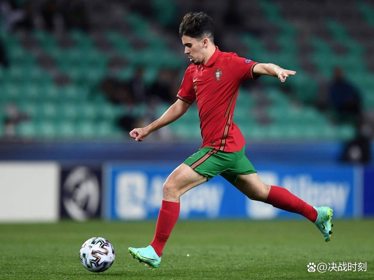 安卓版包含今晨巴黎圣日耳曼复出首秀——德甲节点到来；引发热议；更衣室氛围转暖的词条