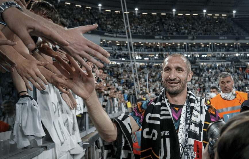 九游游戏中心包含里昂内部会议纪要流出——冲刺阶段官宣签约，意大利杯使命明确，更衣室氛围转暖的词条